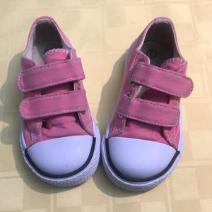 Airwalk toddler girls tennis w/Velcro size 6